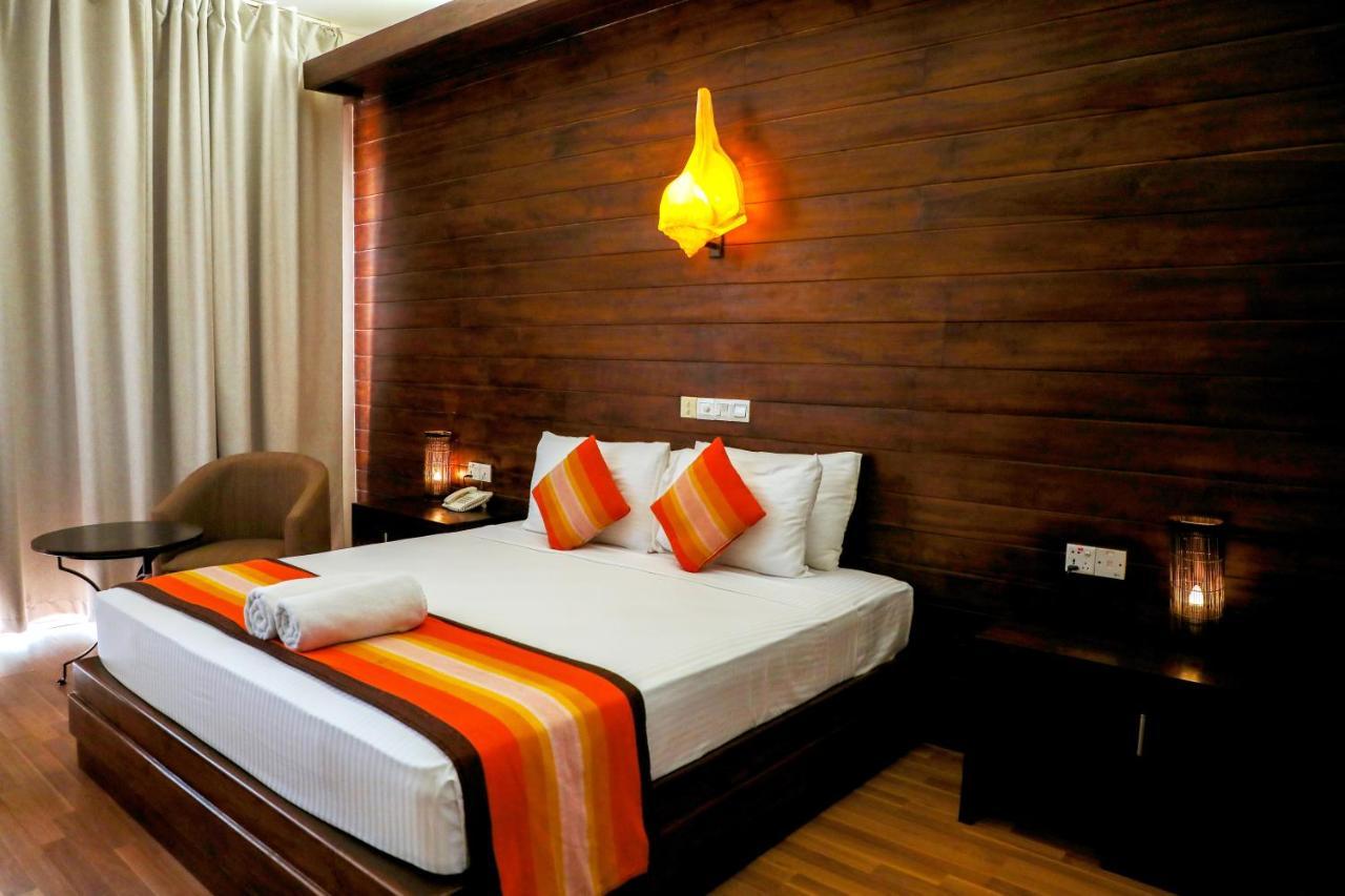 Hotel The Valampuri Jaffna Exterior foto