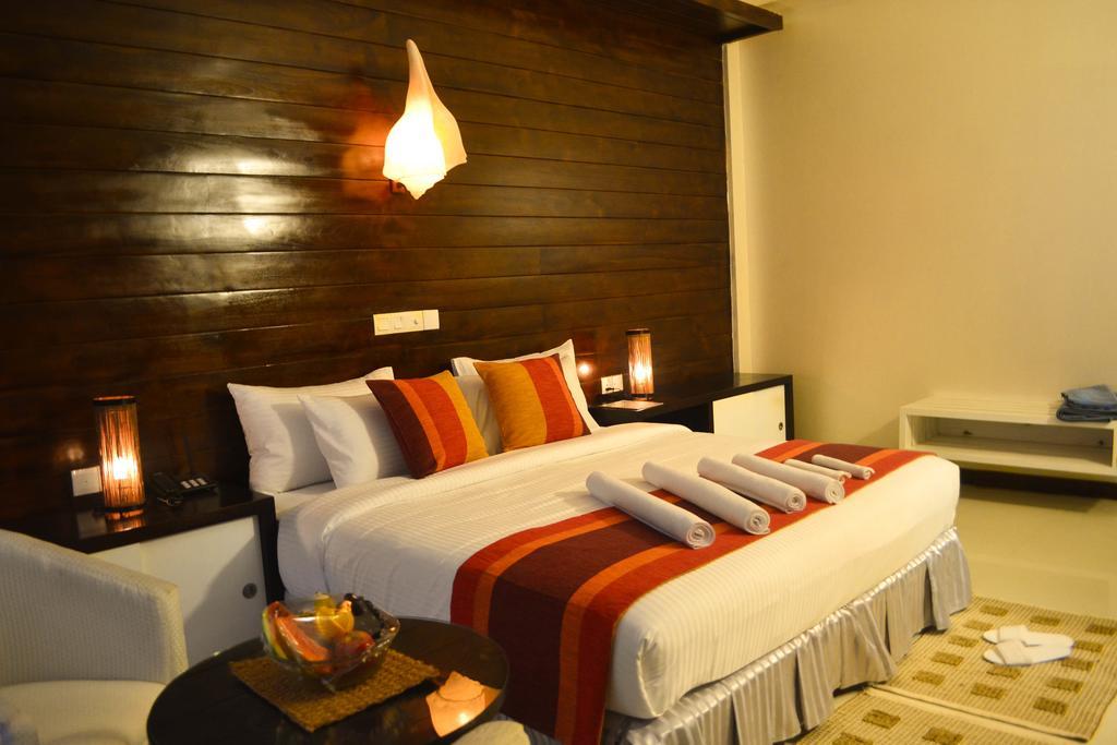 Hotel The Valampuri Jaffna Habitación foto